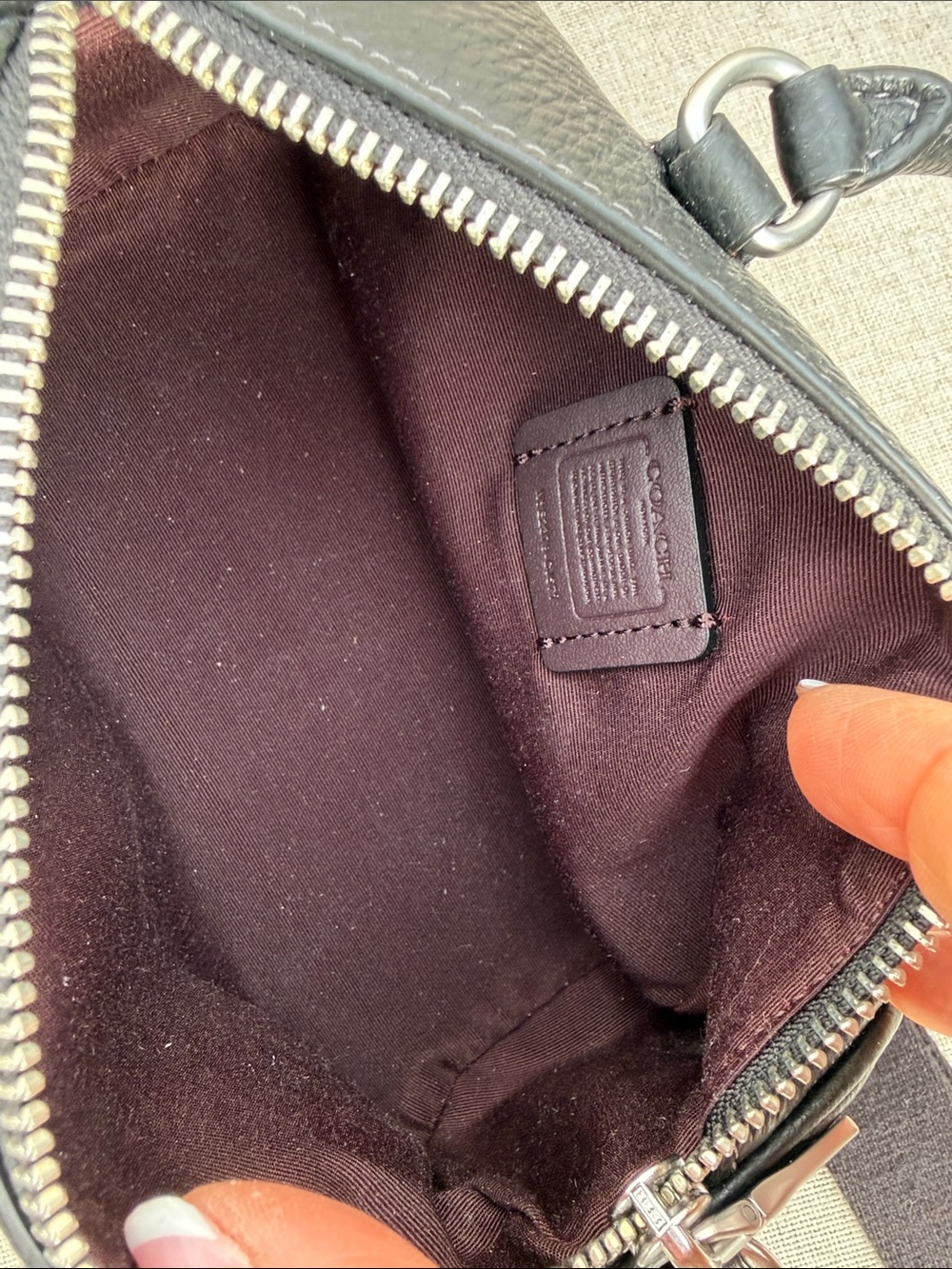 Coach Black Pebbled Leather Crossbody Barrel bag - Picture 7 of 9